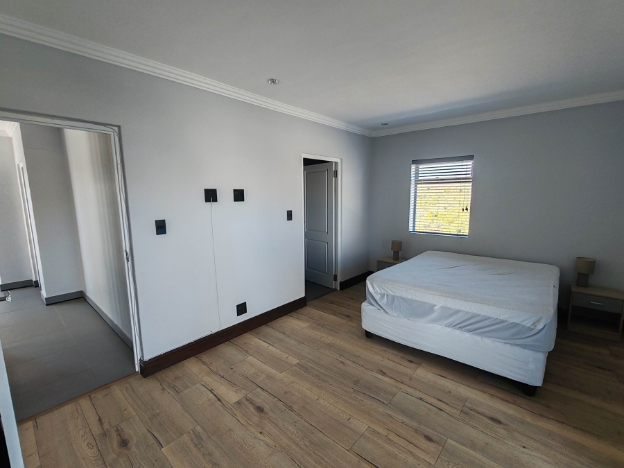 7 Bedroom Property for Sale in Perlemoenbaai Western Cape